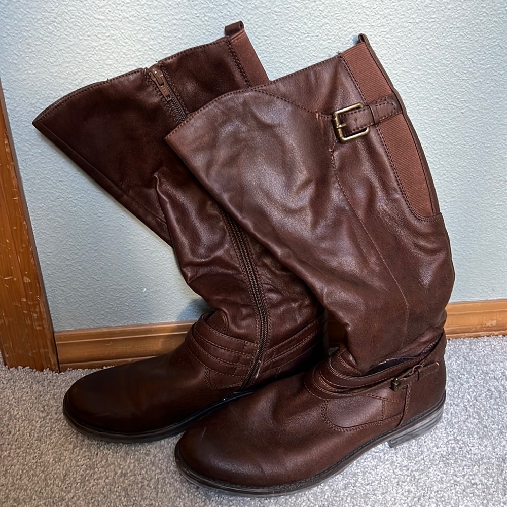 Size 9 brown heeled boots